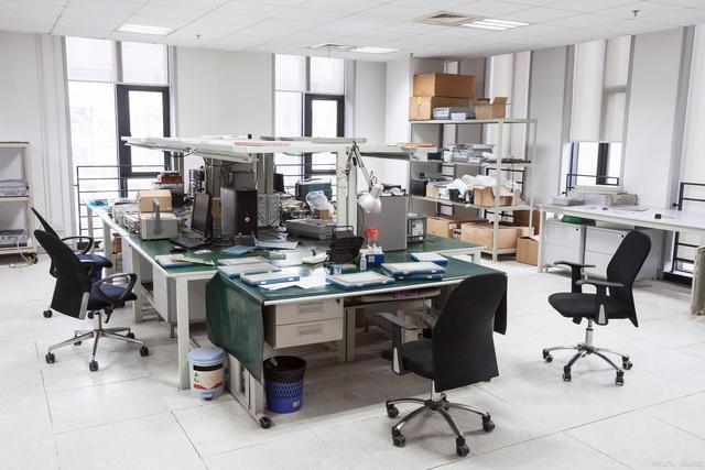 家具时,须确保实验室中的每个人都拥有合适的实验室产品以提高工作